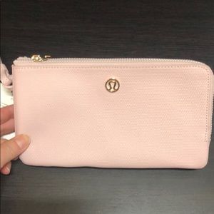 Lululemon clutch